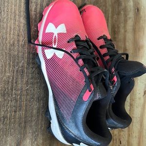 Girl’s softball cleats